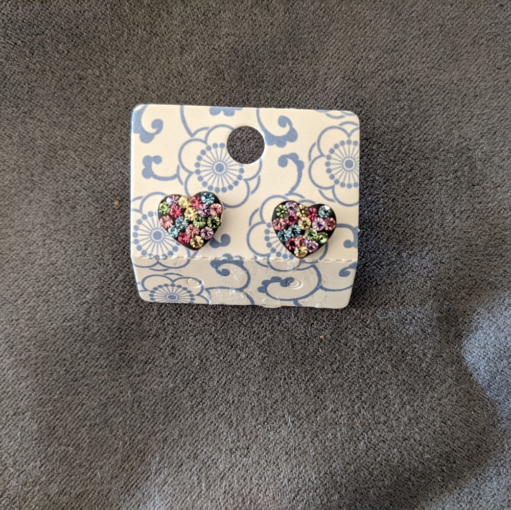 💐 NWOT! Heart Shaped Earrings